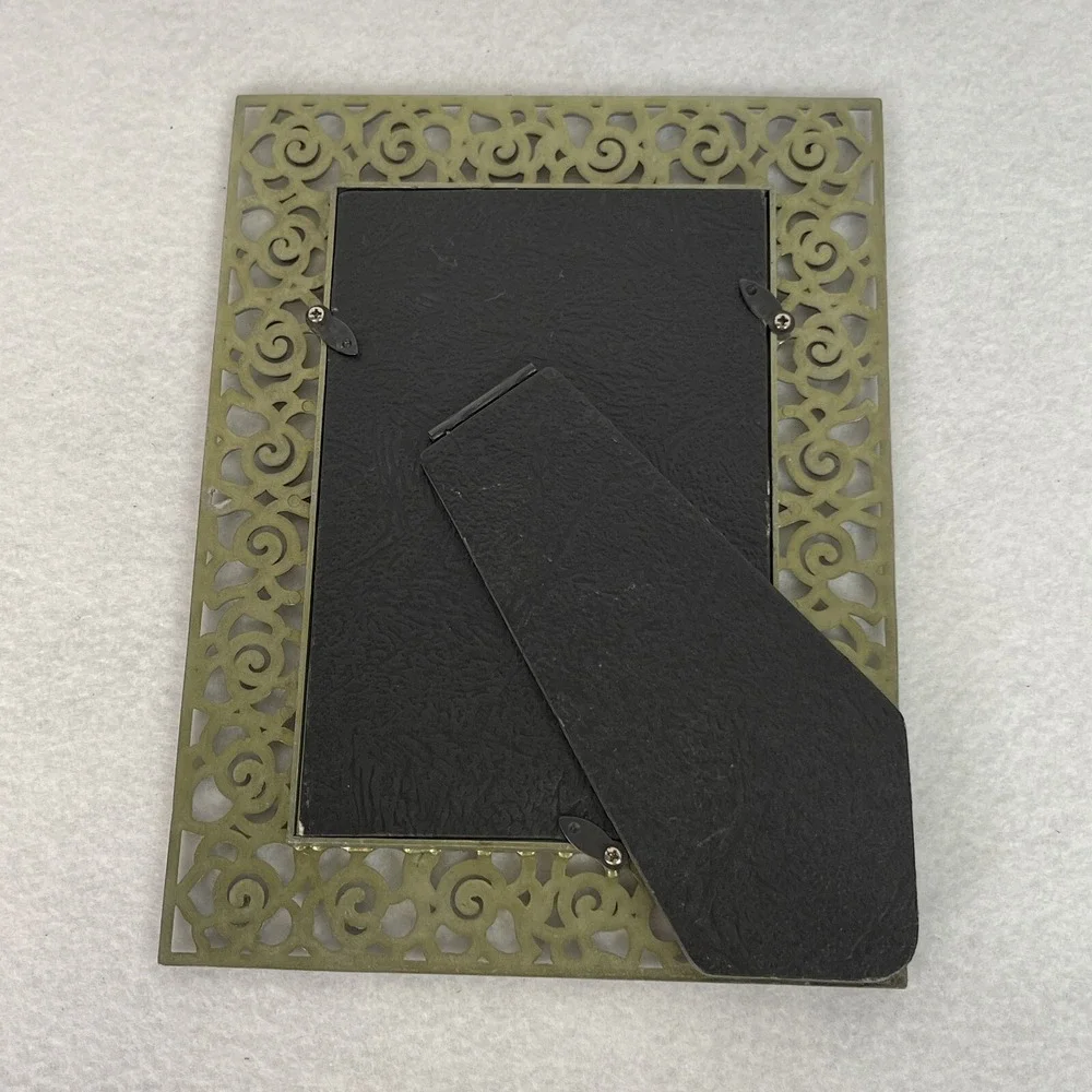 Intercraft Decorative Silvertone Floral Metal Cutout frame 4x6 With Glass